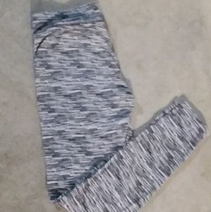 flirtitude black & white leggings